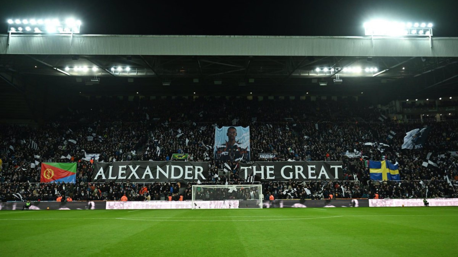 Alexander_Isak_NewCastle_Fans.png